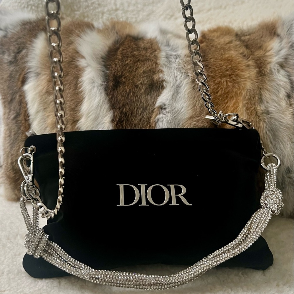 Dior Upcycled Beauty Bag With Removable Straps - Picture 4 of 12